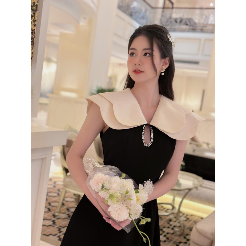 Đầm suông cổ sen kết cườm