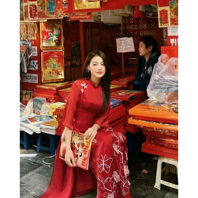 Áo Dài Cách tân Thêu Hoa Nổi Màu đỏ nhẹ nhàng dễ mặc