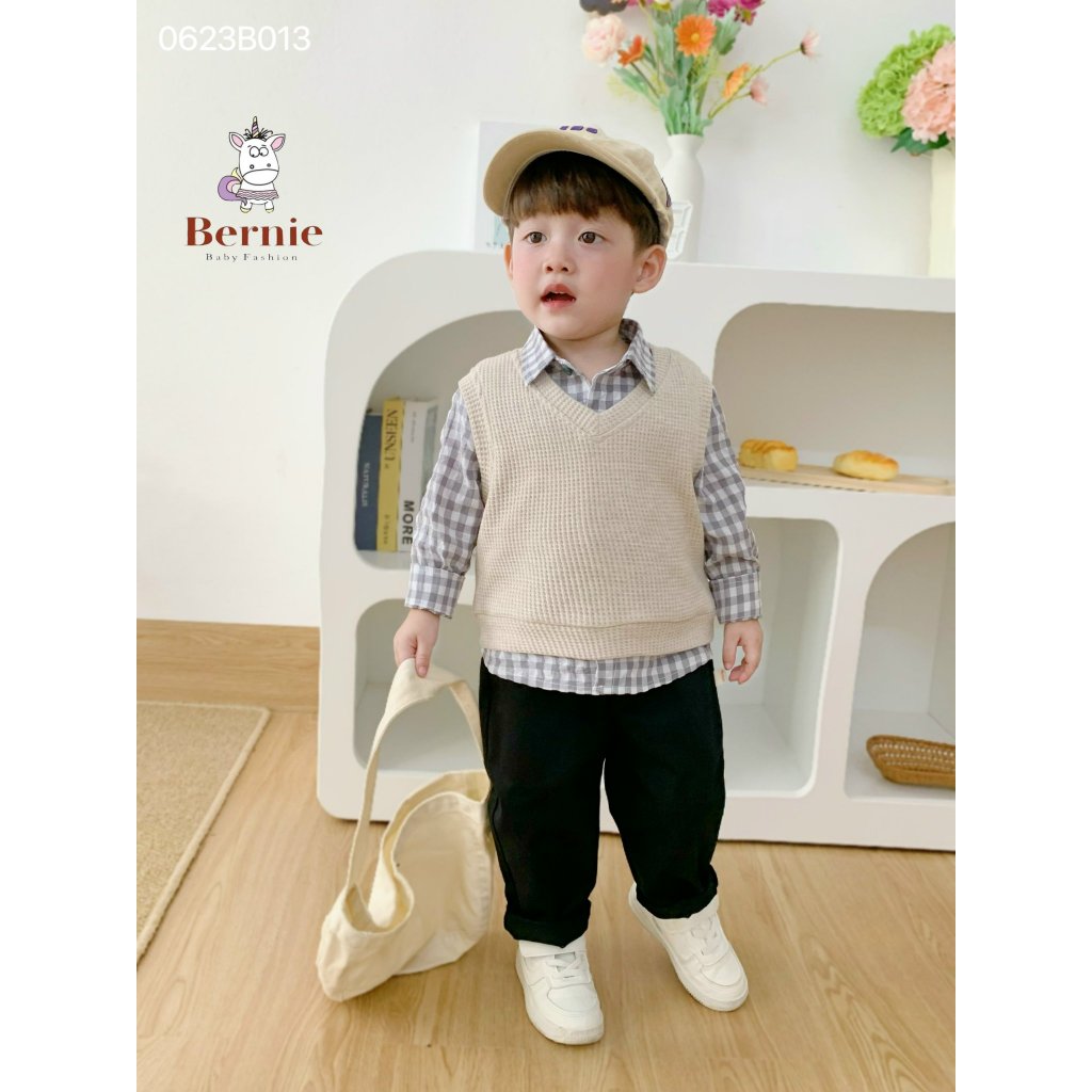 Set 3 chi tiết bé trai áo gile kẻ quần kaki Bernie - Bộ bé trai Hàn Quốc - bộ công tử cho bé 9-23kg - 0623B013