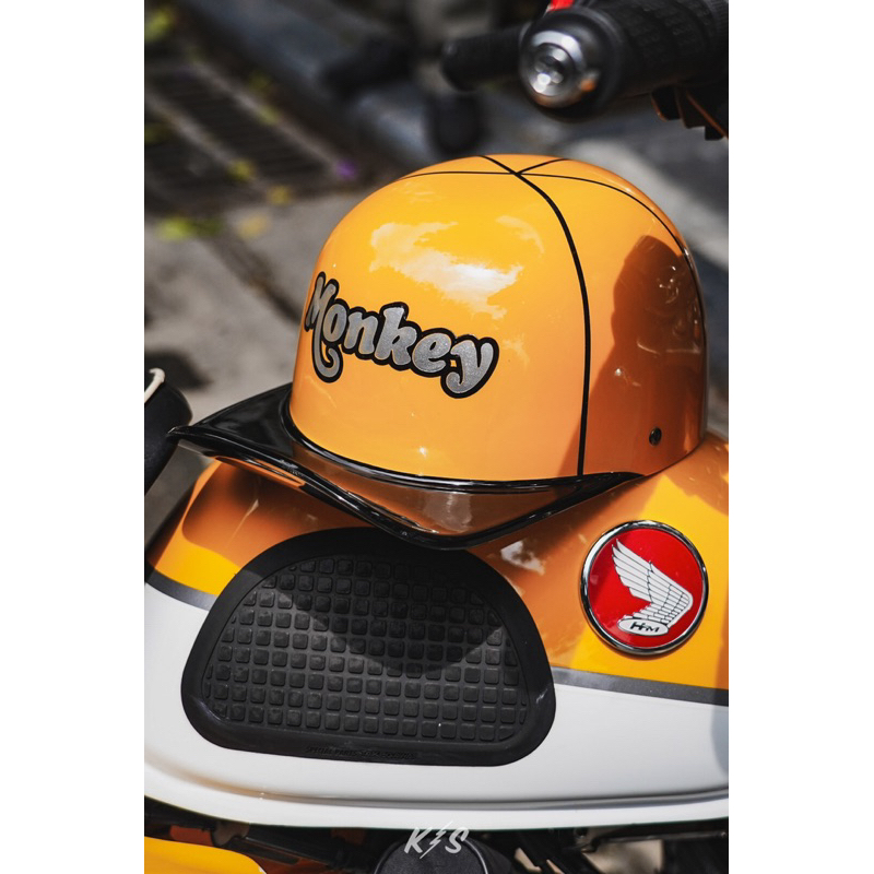 Mũ bảo hiểm Snapback - Logo Monkey trên nền màu Vàng - KShelmet