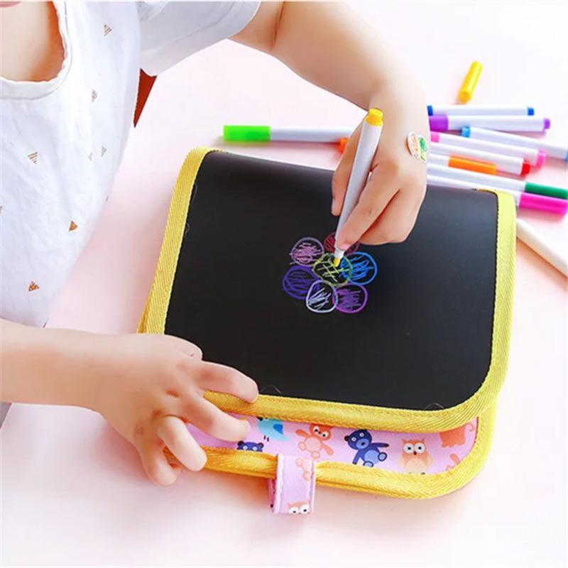 Cặp vẽ tô màu xoá được 14 trang tặng kèm 12 bút màu