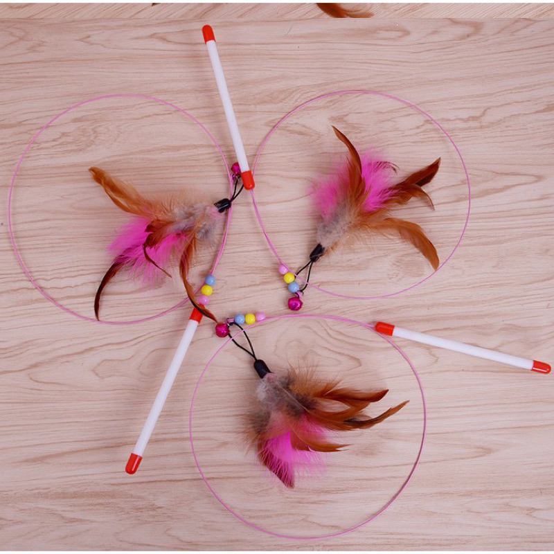 Đồ chơi cần câu mèo dây thép gắn lông vũ và chuông giúp mèo giải toả căng thẳng