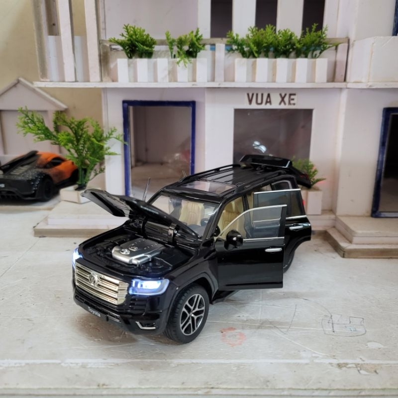 Mô hình xe Toyota Land Cruiser LC300 tỉ lệ 1:24 có khóa thông minh, đề nổ, đánh lái và chạy cót