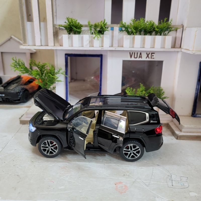 Mô hình xe Toyota Land Cruiser LC300 tỉ lệ 1:24 có khóa thông minh, đề nổ, đánh lái và chạy cót