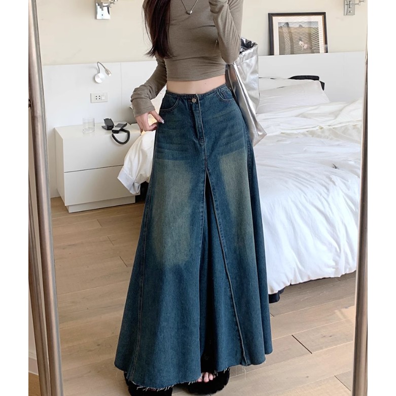 Chân váy jean dài xòe rộng kiểu không đai lưng, màu xanh đậm wax retro