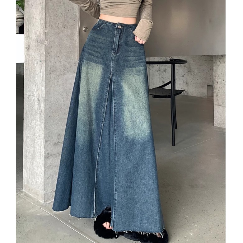 Chân váy jean dài xòe rộng kiểu không đai lưng, màu xanh đậm wax retro