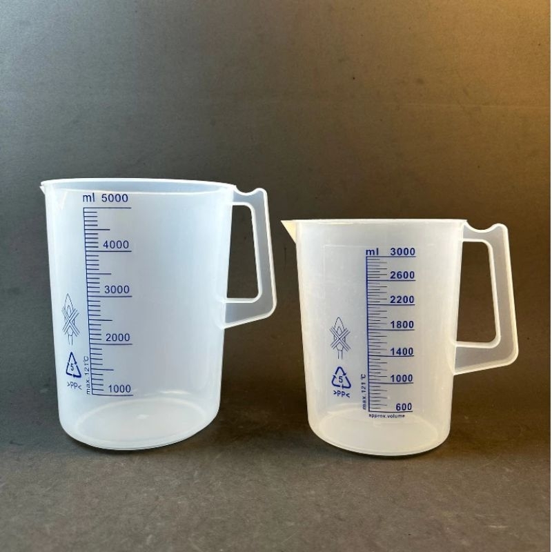 Ca nhựa PP có tay cầm chia vạch  sơn xanh chịu nhiệt Onelab 3000ml, 5000ml