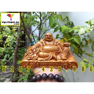 Tượng gỗ Phật Di Lặc để xe ô tô