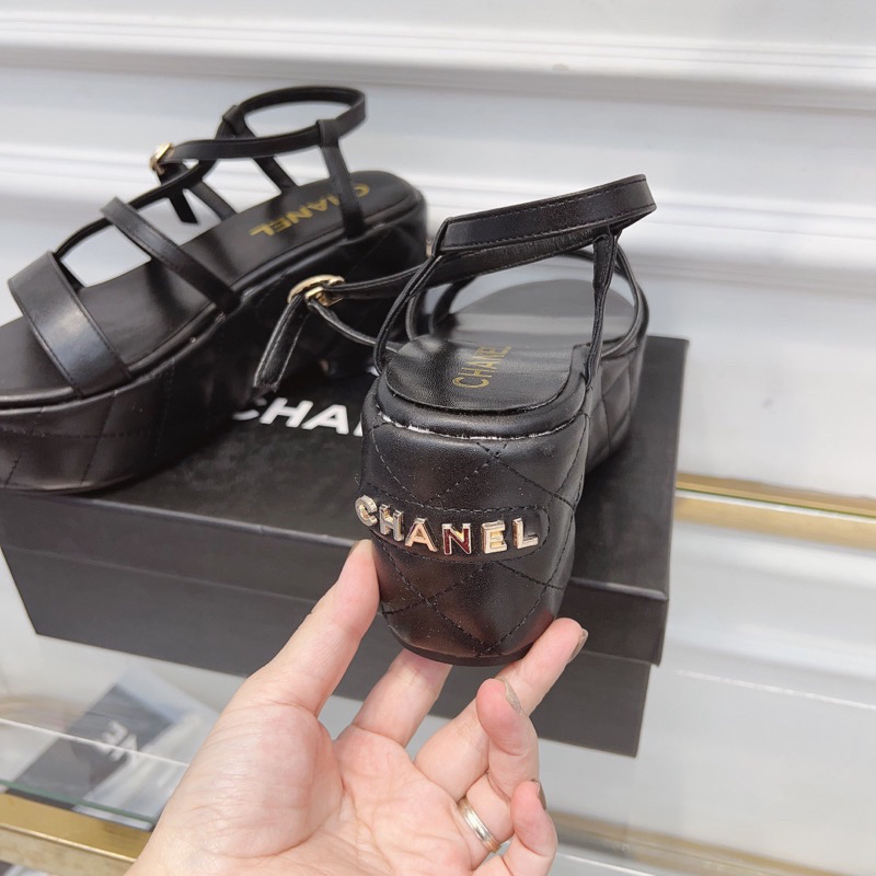 Sandal nhiều dây da lì