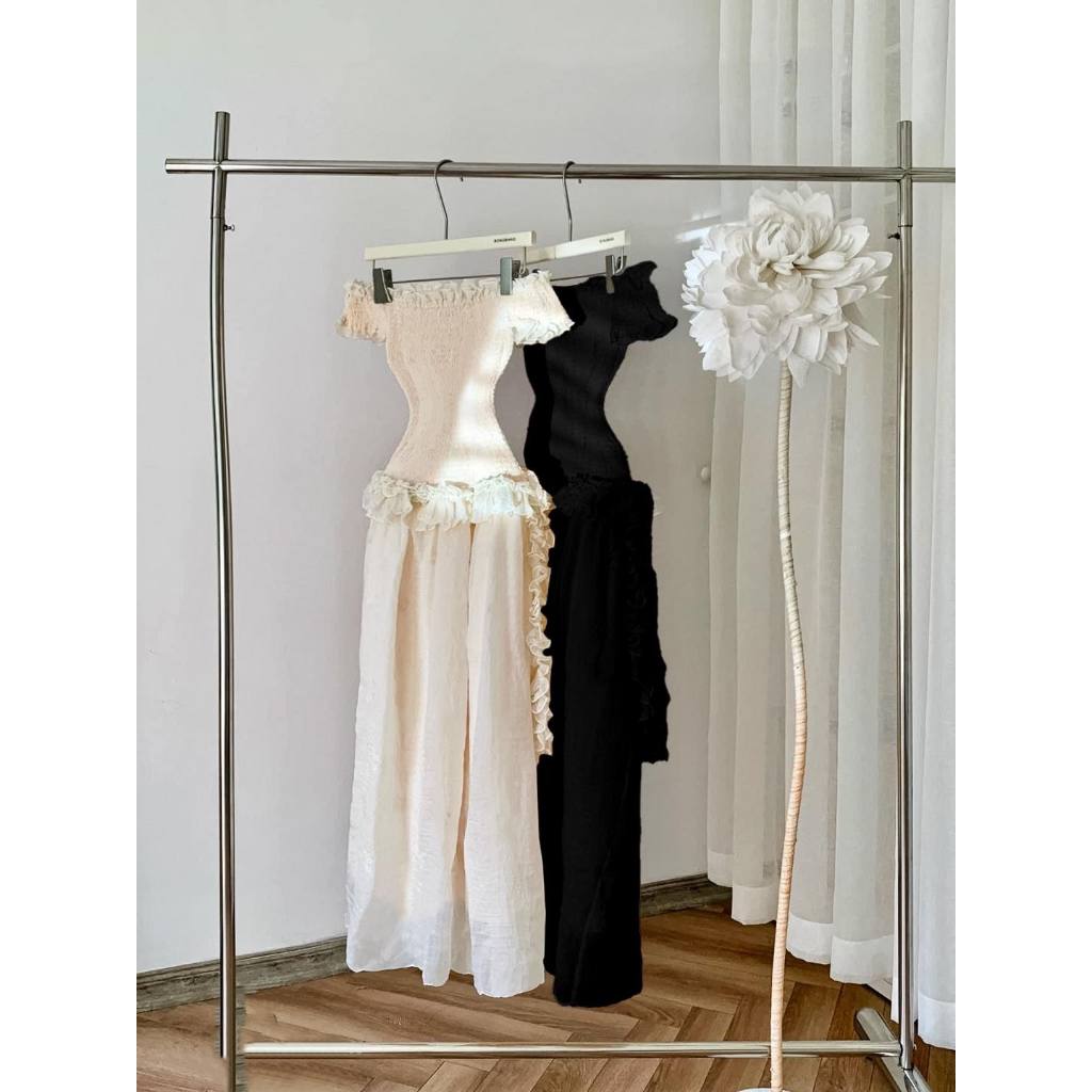 Đầm maxi trễ vai nhún chỉ màu kem/đen NÀNG CLOSET