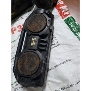 Loa Bluetooth như hình lỗi hỏng cần sửa chữa.