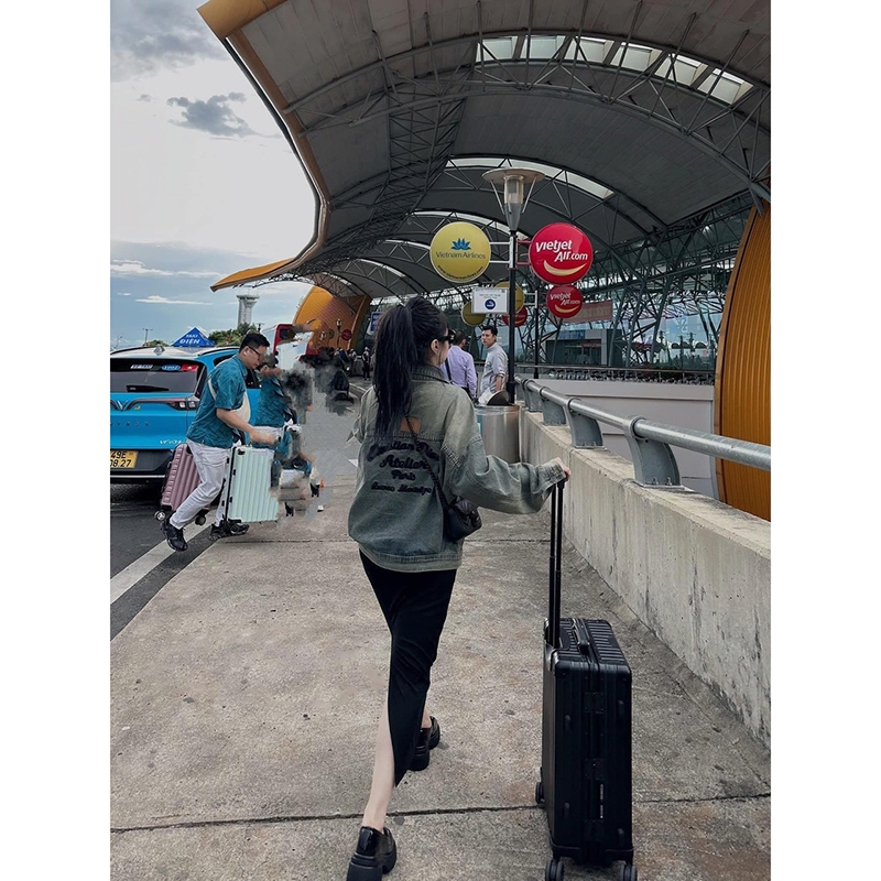 Áo Khoác Jean Dài Tay  Chữ Thêu Nổi Sau Lưng Hàng Quảng Châu AP148 - Lolla Fashion