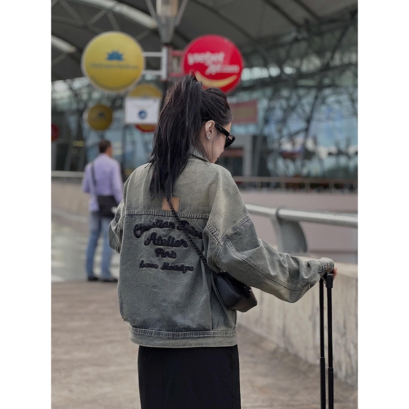 Áo Khoác Jean Dài Tay  Chữ Thêu Nổi Sau Lưng Hàng Quảng Châu AP148 - Lolla Fashion