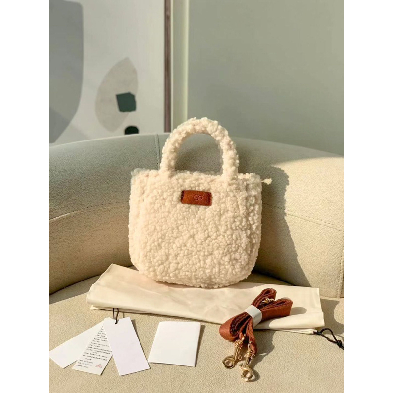 Túi xách UGG vải lông cừu dáng tote kèm quai chéo đủ màu xinh xắn dễ thương