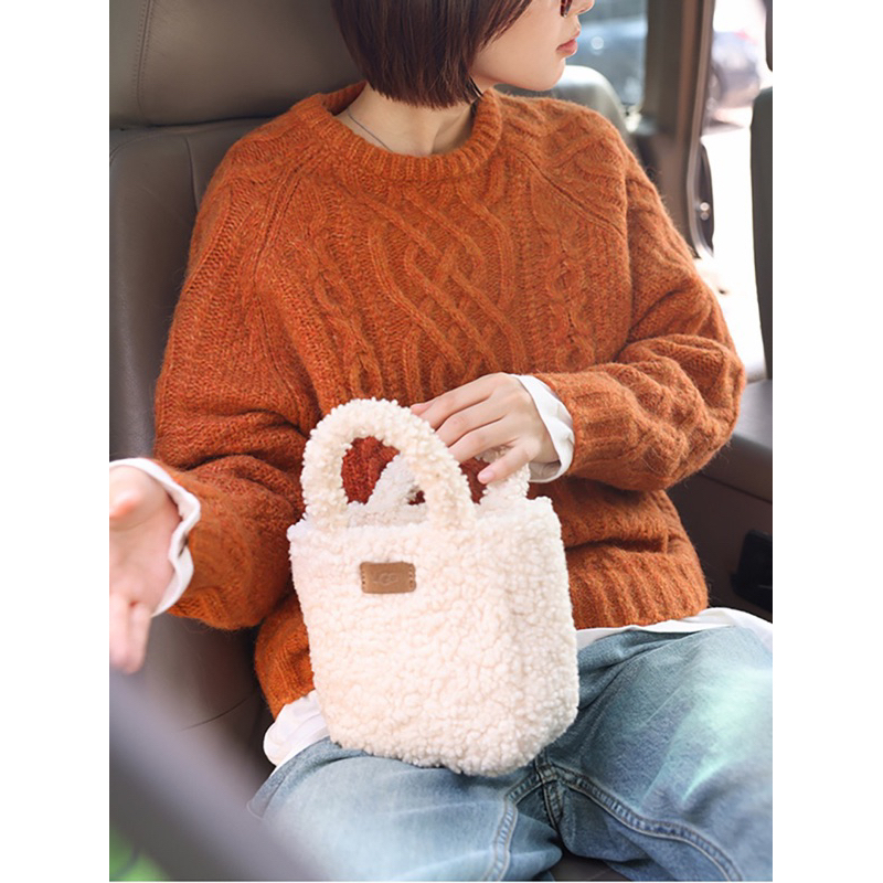 Túi xách UGG vải lông cừu dáng tote kèm quai chéo đủ màu xinh xắn dễ thương