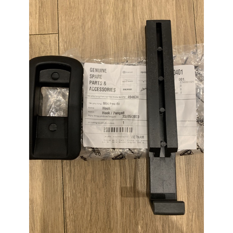 Miễn phí vận chuyển - Móc treo đồ Yên Vespa Lx, Sprint, Prima (CHÍNH HÃNG)