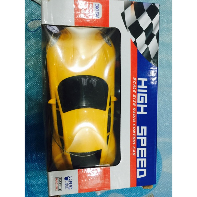 Đồ chơi Xe ô tô điều khiển từ xa cho bé