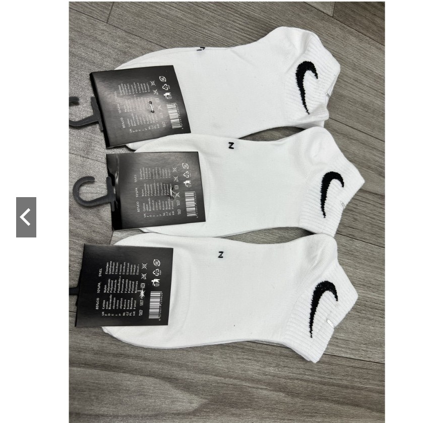 Tất Nike bị dính bụi do vận chuyển