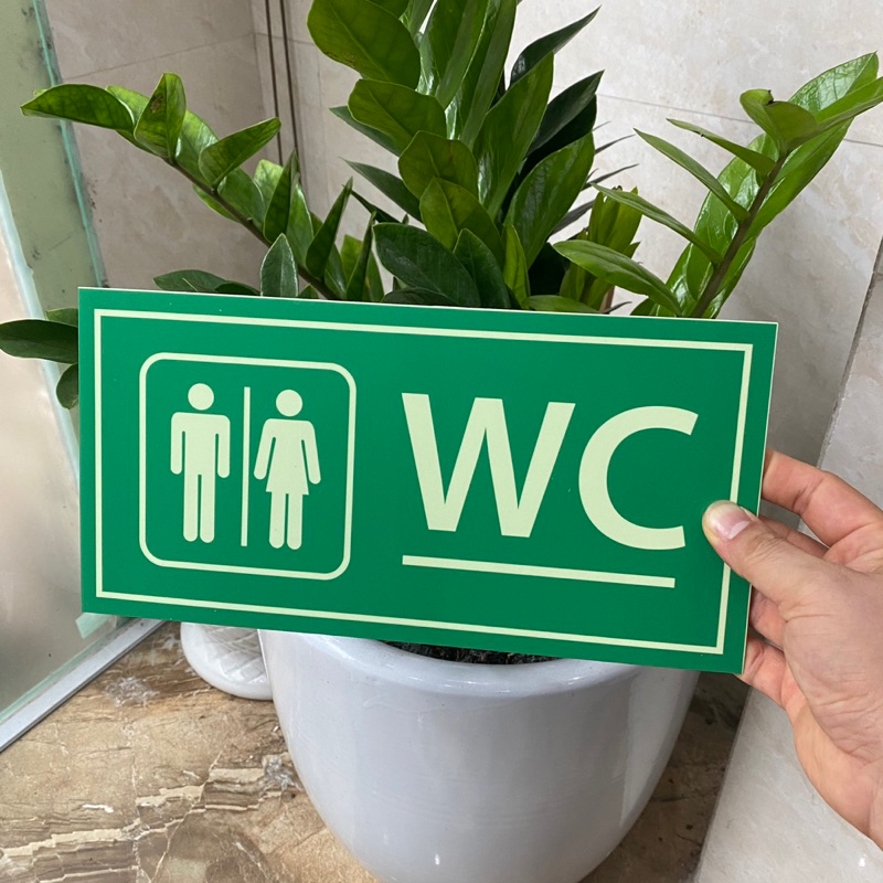 Biển chỉ dẫn nhà vệ sinh WC mica dán tường có dạ quang phát sáng