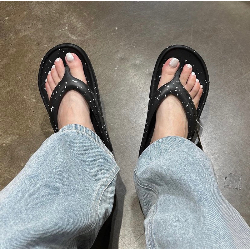 Dép xỏ ngón Shoopen vảy sơn mới