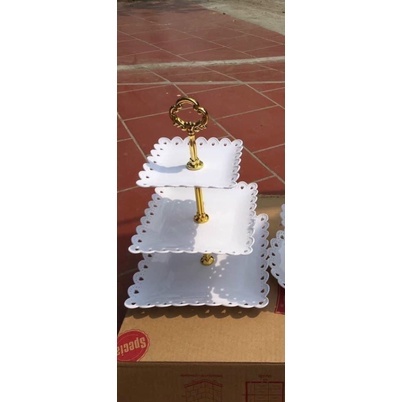 Đĩa nhựa tròn lỗ, vuông lỗ.