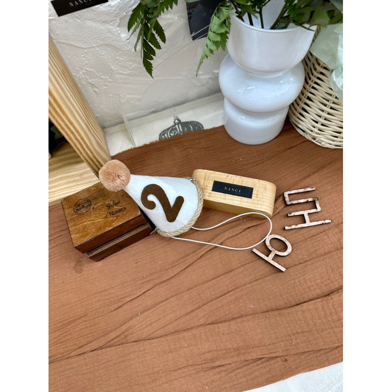 Nón số sinh nhật có quai em bé