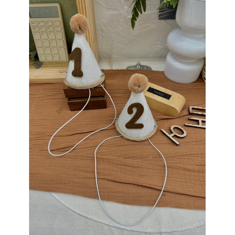 Nón số sinh nhật có quai em bé