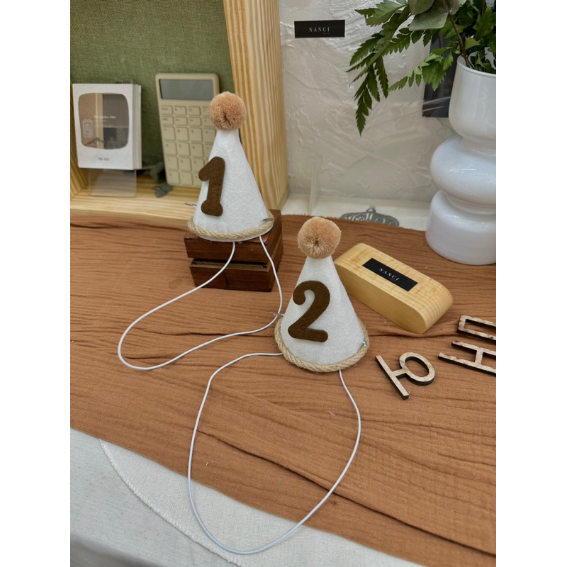 Nón số sinh nhật có quai em bé