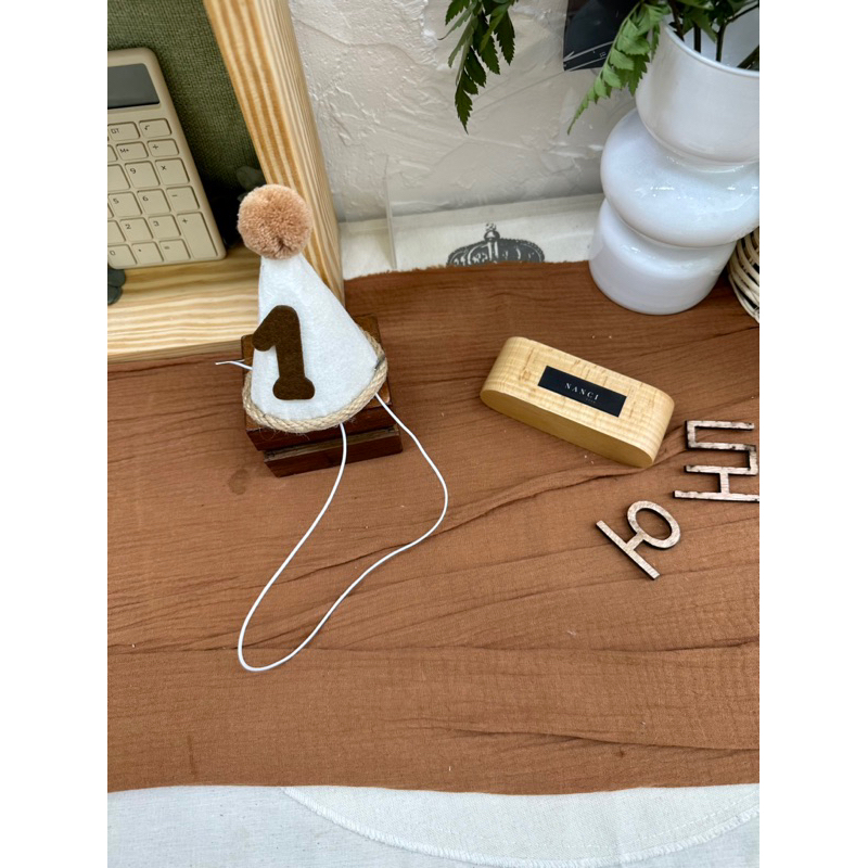 Nón số sinh nhật có quai em bé