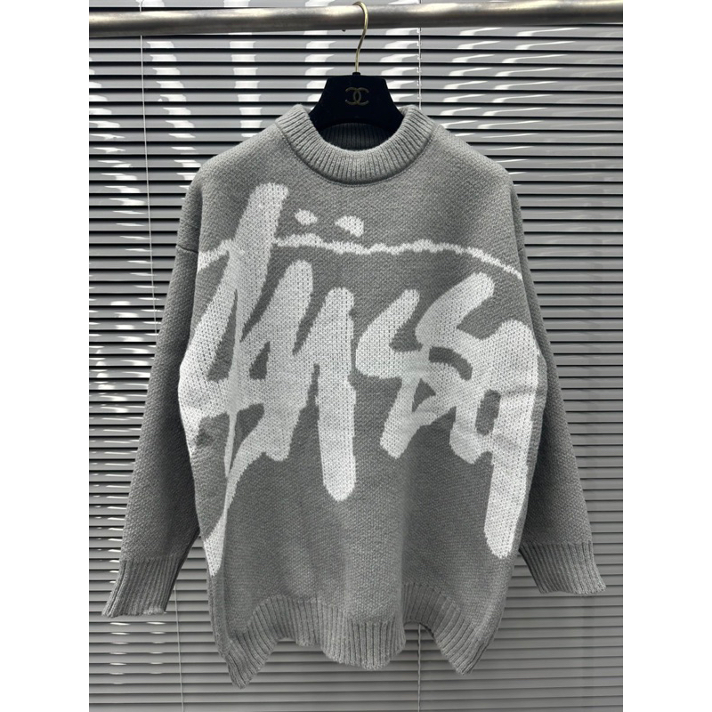 Áo len stussy hoạ tiết chữ ngang đơn giản,áo stussy vải len hoạ tiết chữ stussy trắng ngang ngực phong cách boy phố