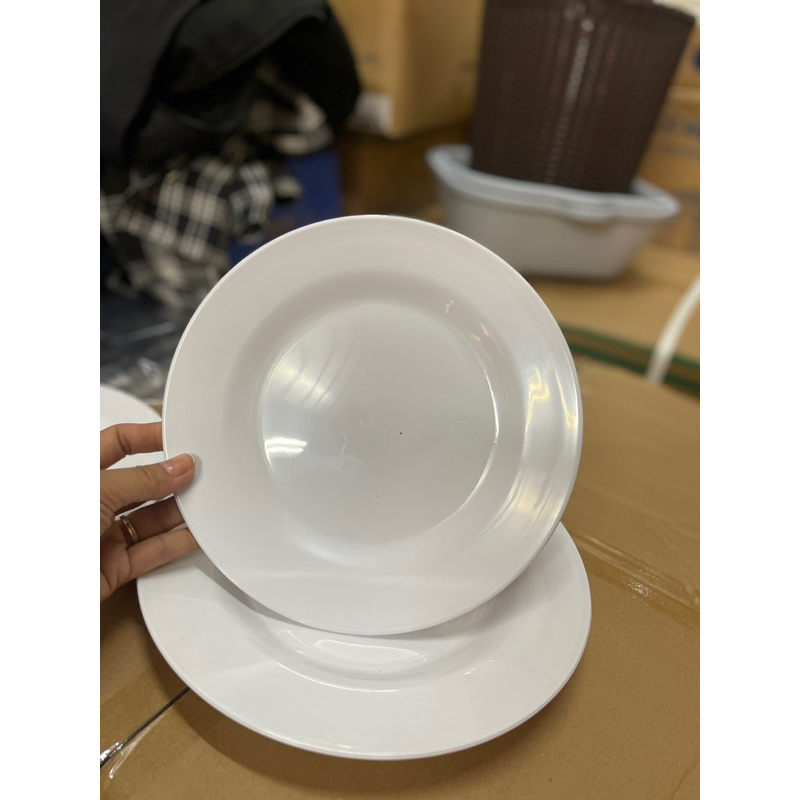 Đĩa nhựa tròn 4 size (trắng, đen) chịu nhiệt tốt, đĩa tròn nhựa trắng đựng hoa quả, đồ ăn trong nhà hàng đám cưới