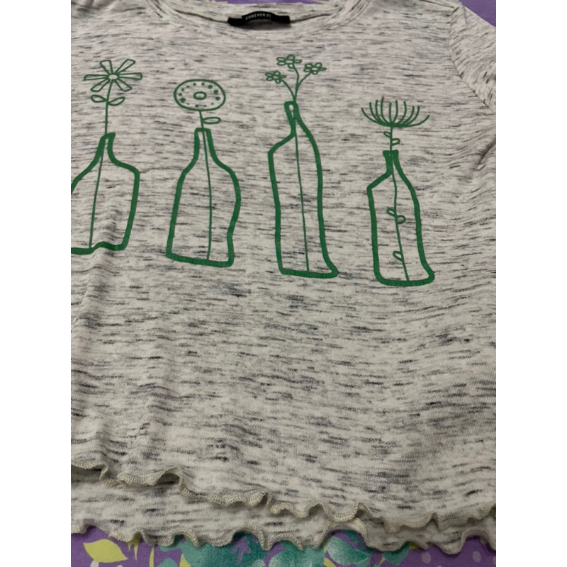 Pass áo thun viền bèo màu xám tiêu in hình