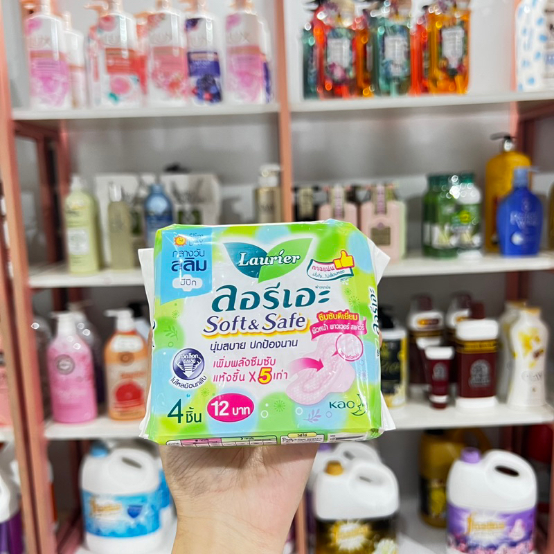 Băng vệ sinh Laurier Thái Lan Loại 4 Miếng Ban Ngày Có Cánh