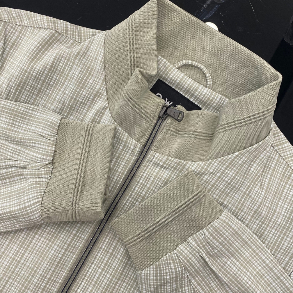 Áo khoác bomber nam Owen JK231629 jacket nhẹ 2 lớp màu xanh lá nhạt vải polyester dáng suông bo cổ tay và gấu