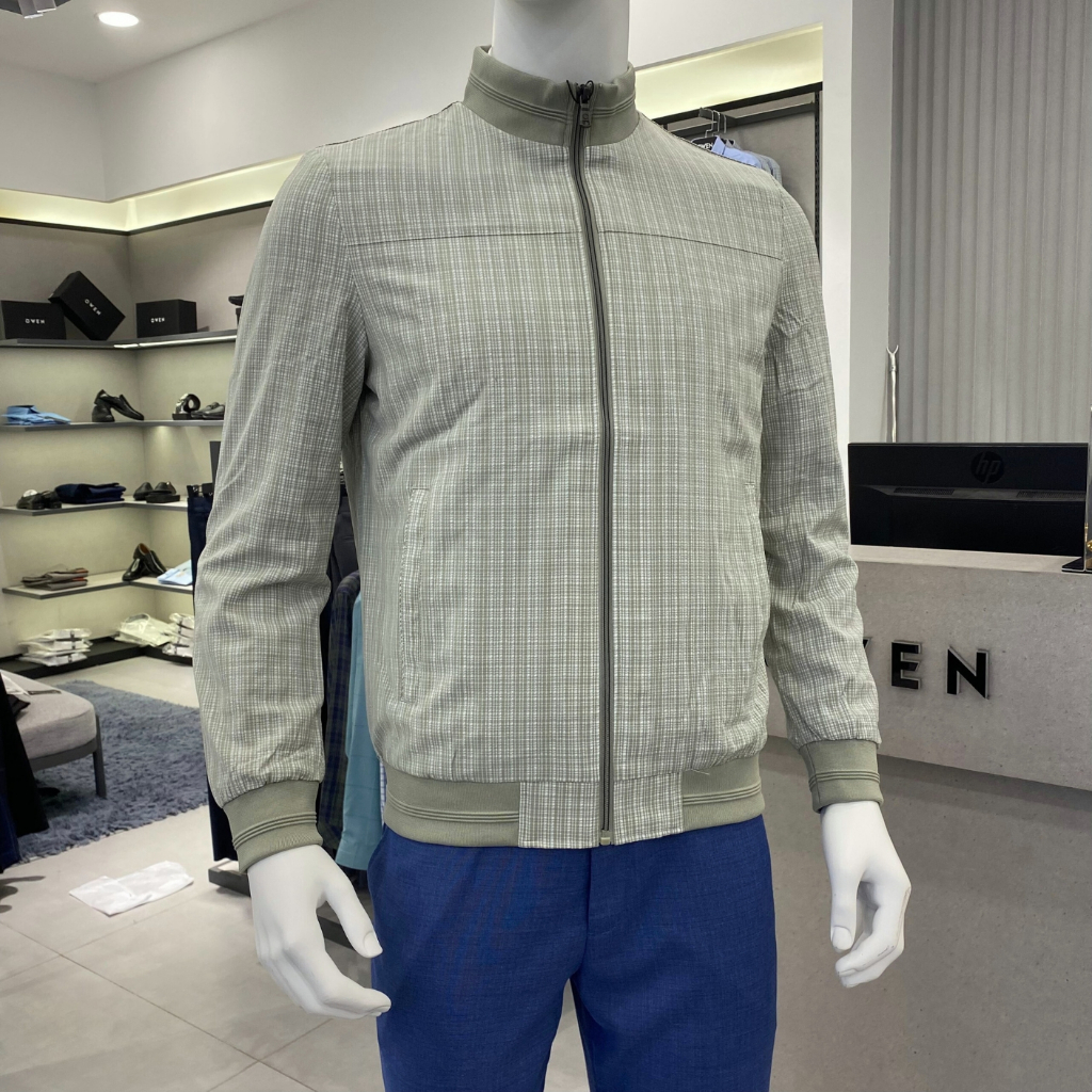 Áo khoác bomber nam Owen JK231629 jacket nhẹ 2 lớp màu xanh lá nhạt vải polyester dáng suông bo cổ tay và gấu