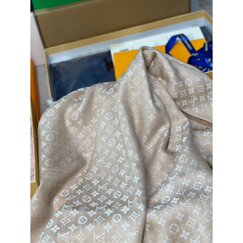 Khăn Choàng lv
