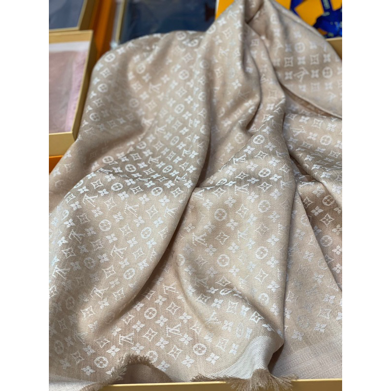Khăn Choàng lv