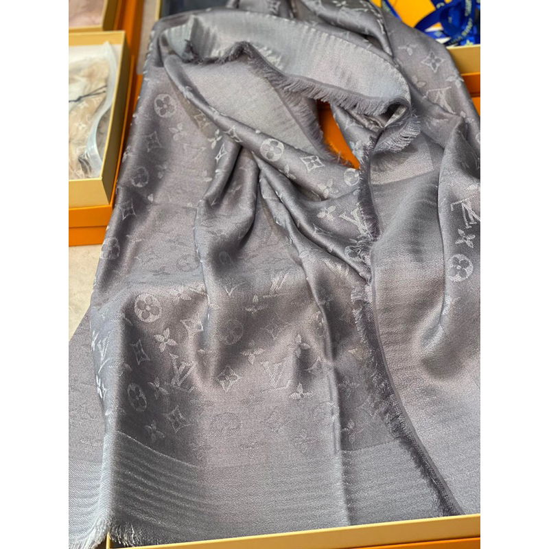 Khăn choàng lv
