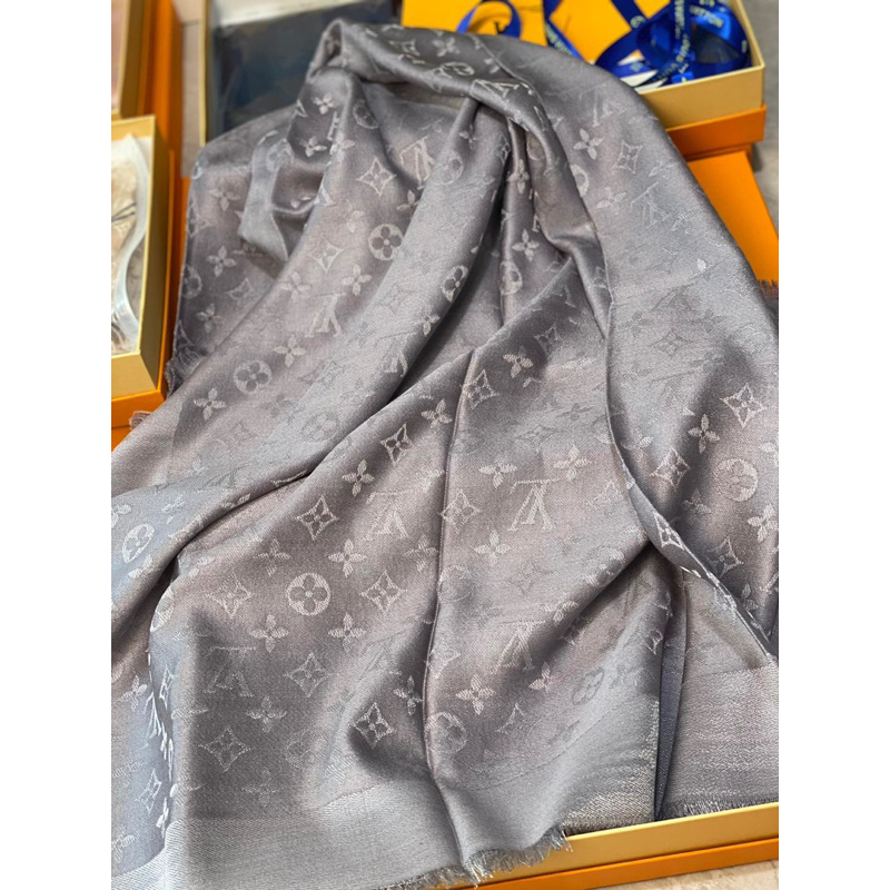 Khăn choàng lv