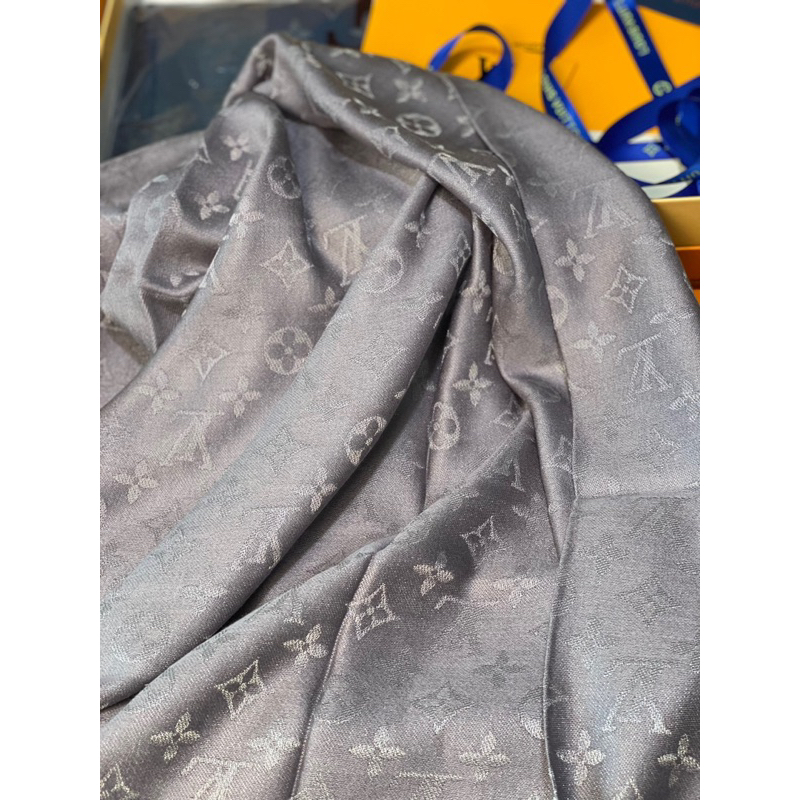 Khăn choàng lv