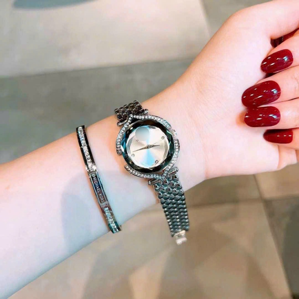 Đồng hồ nữ S-wa-roski nữ ,size : 30mm lun thời trang trẻ trung , sang trọng , chống nước 3atm, bảo hành 6 tháng