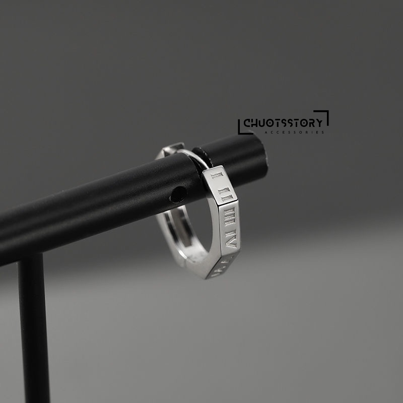 Khuyên tai titan không gỉ khắc số la mã, bông tai nam nữ unisex thời trang - KTU0045 - ChuotsStory
