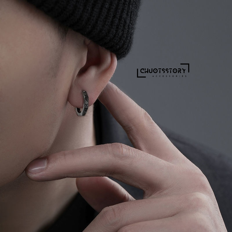 Khuyên tai titan không gỉ khắc số la mã, bông tai nam nữ unisex thời trang - KTU0045 - ChuotsStory