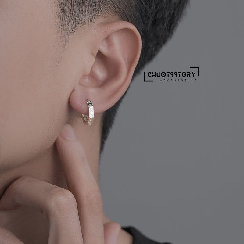Khuyên tai titan không gỉ khắc số la mã, bông tai nam nữ unisex thời trang - KTU0045 - ChuotsStory