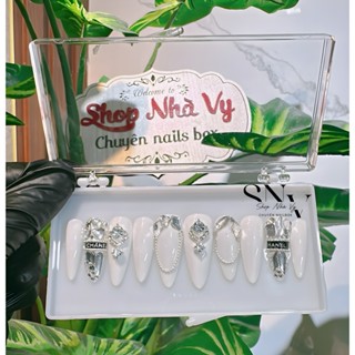 Nail box móng úp thủ công đính đá màu trắng mã 1001