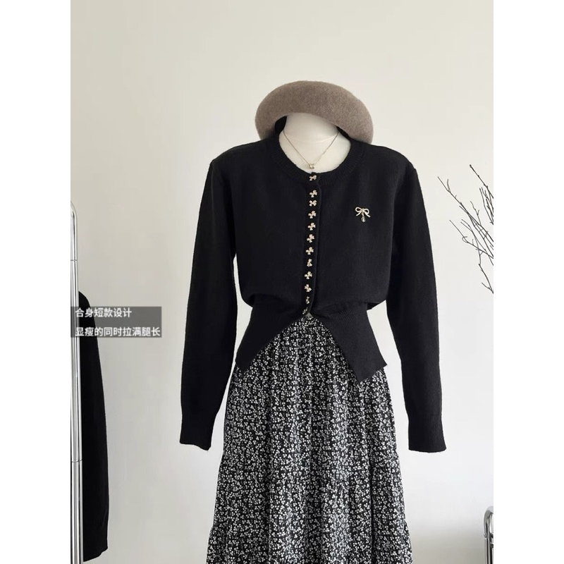 Set Áo Len Cardigan Cúc Nơ Kèm Ghim Cài Áo Phối Chân Váy Hoa Nhí Dài Tiểu Thư QCCC