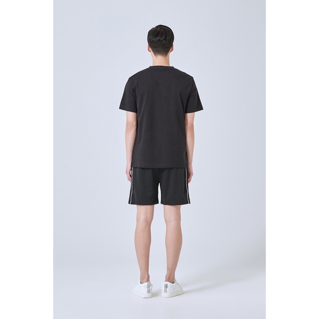 Áo thun Guess Cotton Graphic dành cho Nam. Chất vải Cotton mềm mịn, co giãn.