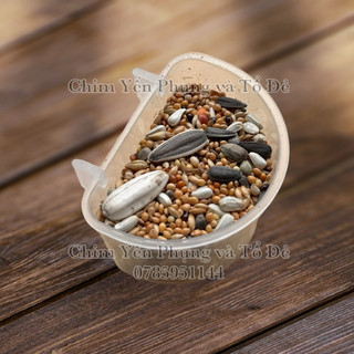 1 cóng nhựa nhỏ đựng khoáng, vitamin cho thú cưng.