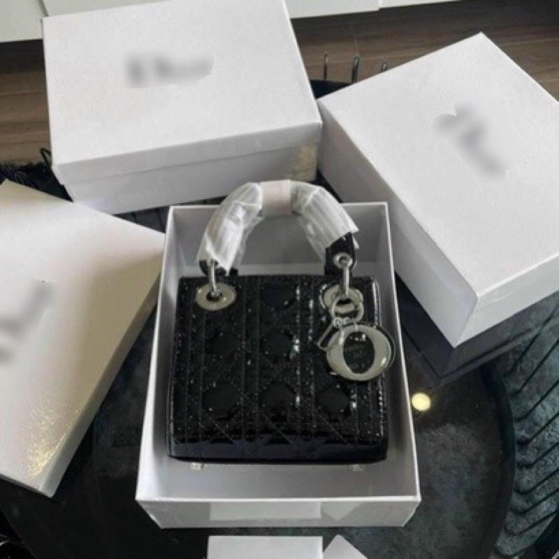 Túi di.o da bóng khoá bạc sang chảnh, túi có quai cầm tay dây đeo chéo đi làm đi chơi