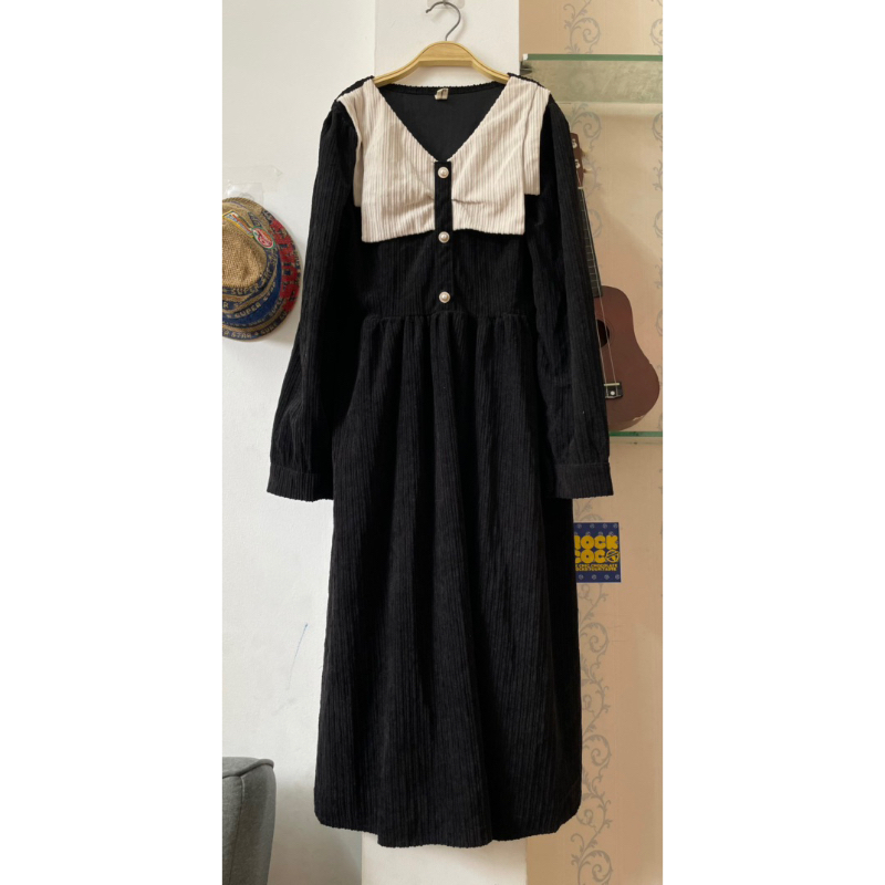 Đầm nhung màu đen phối cổ be size s m